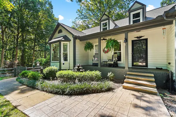 9131 N Pine Hill LN, Charlotte, NC 28215