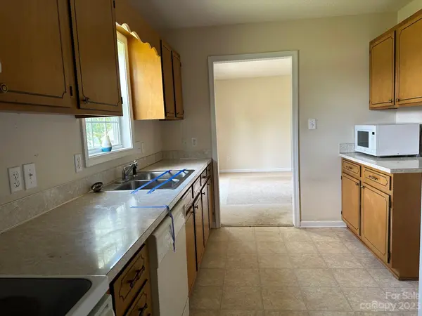 807 Gemcrest DR, Conover, NC 28613