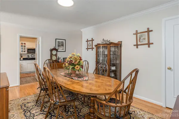 461 Crowfields DR, Asheville, NC 28803
