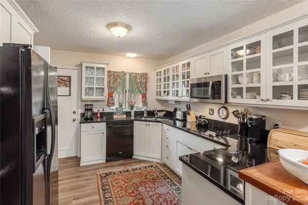 461 Crowfields DR, Asheville, NC 28803