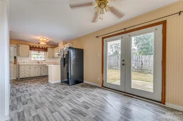 40 John Delk RD, Hendersonville, NC 28792