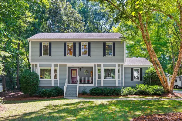 208 Sardis Grove LN, Matthews, NC 28105