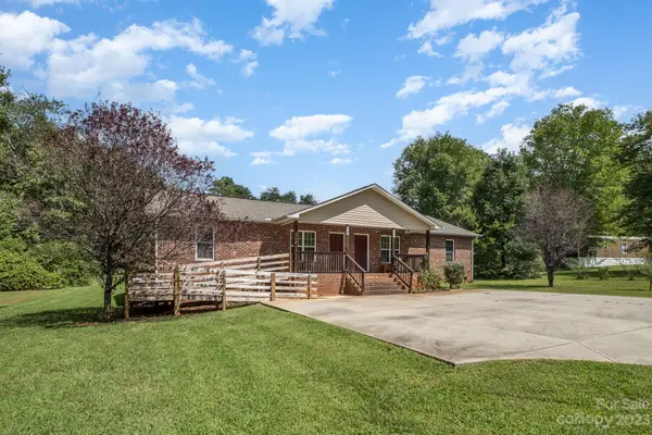 3447 Country Acres DR, Maiden, NC 28650