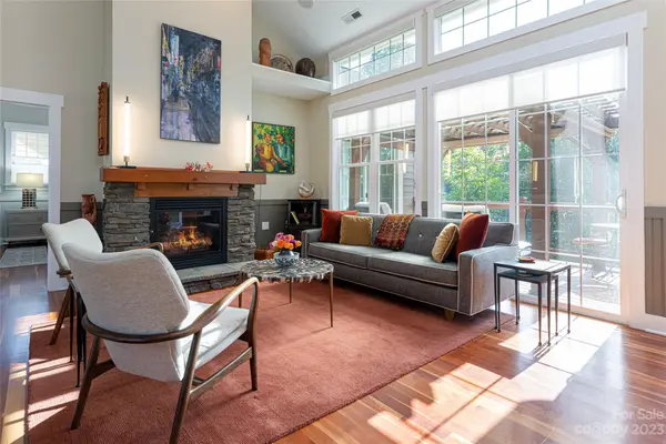 61 Creekside View DR, Asheville, NC 28804