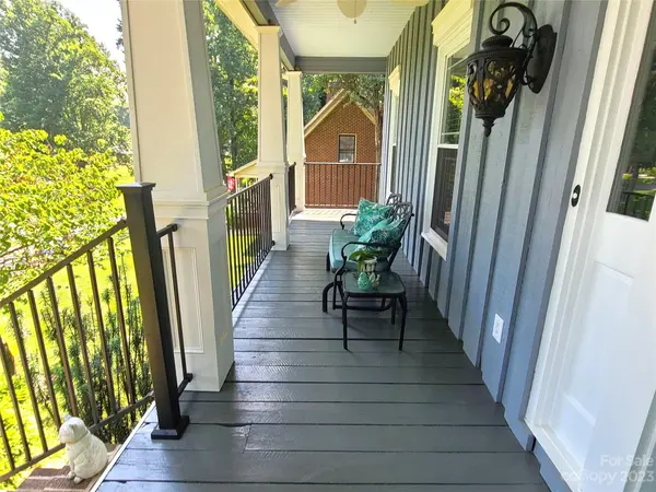 215 32nd AVE NW, Hickory, NC 28601