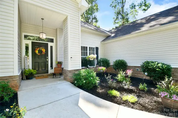 157 Autumn Grove LN, Mooresville, NC 28115
