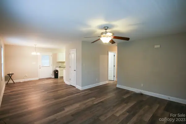 517 1st ST SW, Hickory, NC 28602