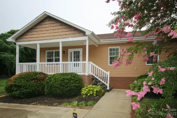 517 1st ST SW, Hickory, NC 28602