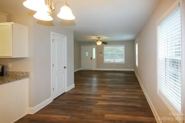 517 1st ST SW, Hickory, NC 28602
