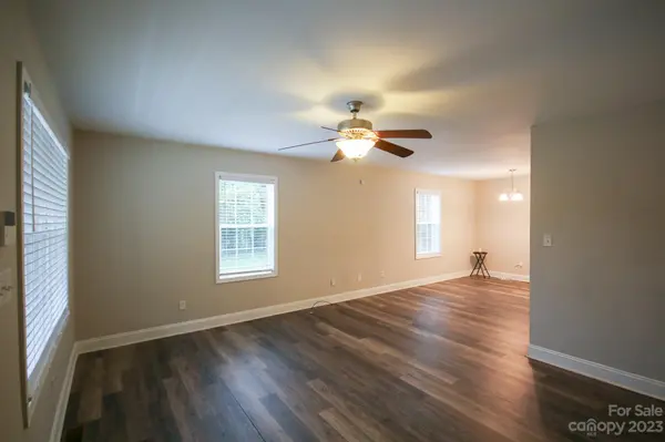 517 1st ST SW, Hickory, NC 28602