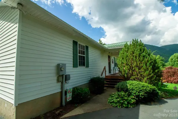 116 Skyway DR, Maggie Valley, NC 28751