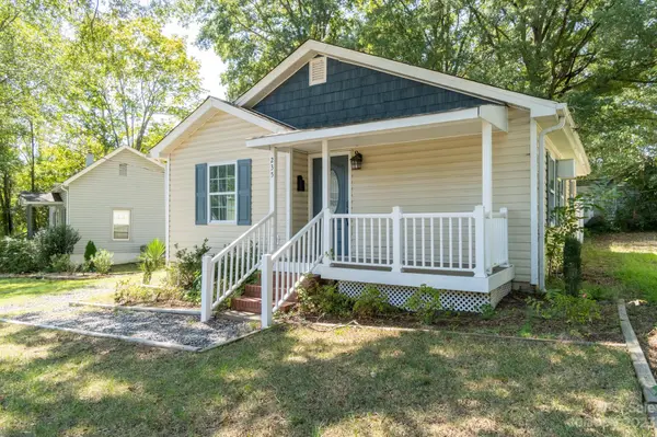 235 E Catawba AVE, Mooresville, NC 28115