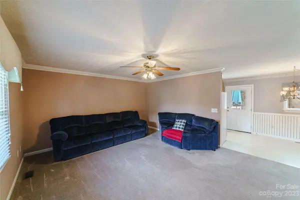 3 Daniel CIR, Granite Falls, NC 26830