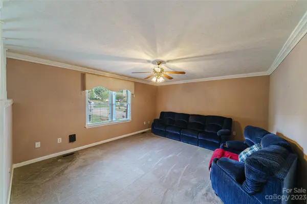 3 Daniel CIR, Granite Falls, NC 26830