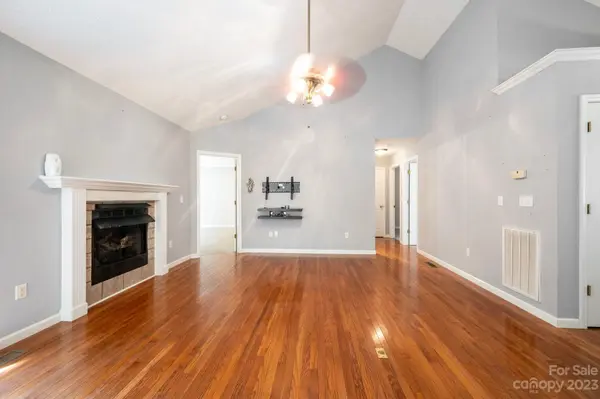 71 Mountain Ridge LN, Fletcher, NC 28732