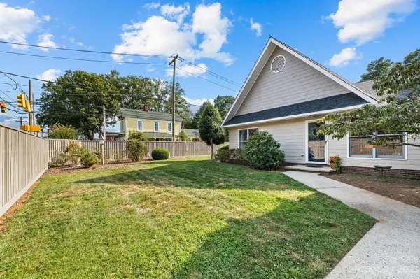 205 Academy ST,  Mooresville,  NC 28115