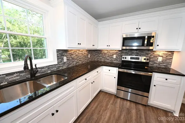 3512 Sulphur Springs RD NE, Hickory, NC 28601