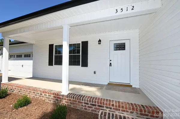 3512 Sulphur Springs RD NE, Hickory, NC 28601
