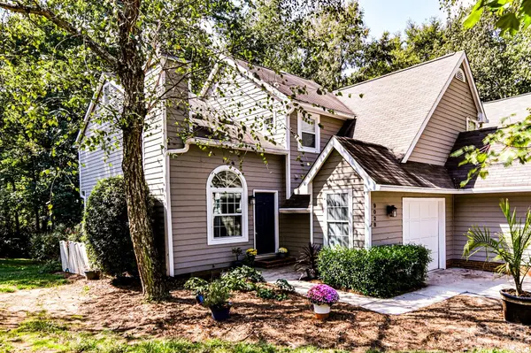 9028 Saint Thomas LN, Charlotte, NC 28277