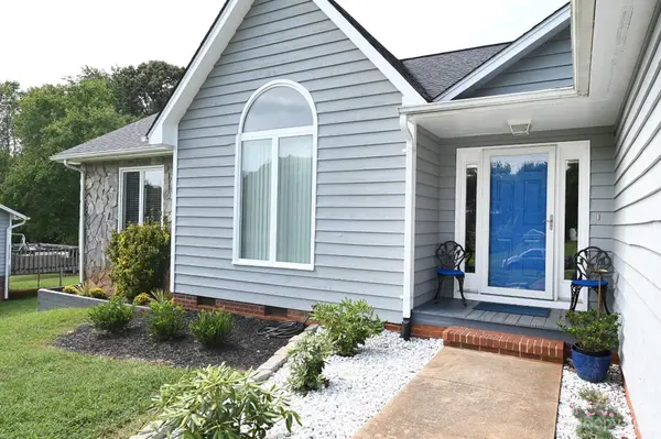 2421 18th ST NE, Hickory, NC 28601