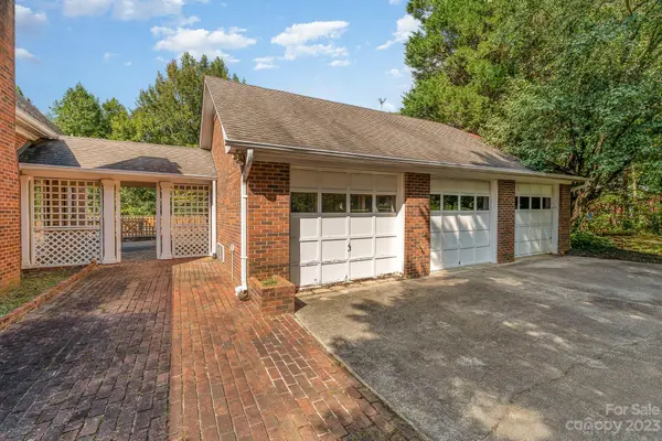 222 Shallowbrook DR, Advance, NC 27006