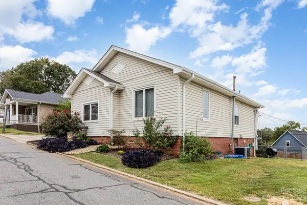 380 Woodlawn AVE, Cramerton, NC 28032