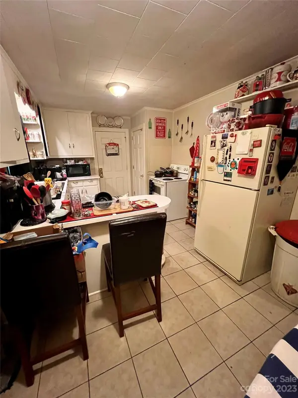 707 4th Street PL SE, Hickory, NC 28602
