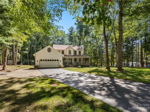 2 Waldrup Trace RD, Fletcher, NC 28732
