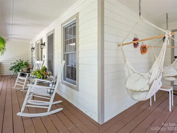 2 Waldrup Trace RD, Fletcher, NC 28732