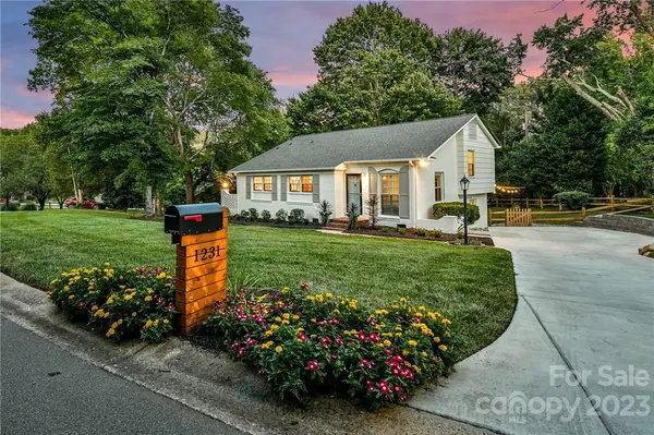 1231 Fox Run DR, Charlotte, NC 28212