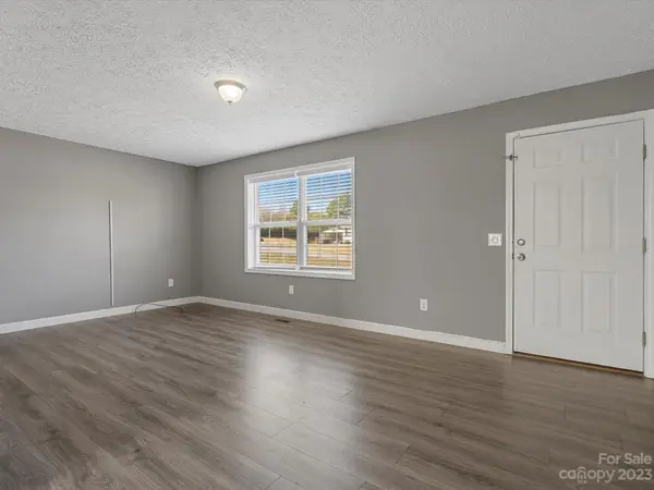 1486 Hamlet ST, Lincolnton, NC 28092