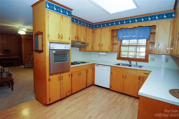 112 Holly Hill DR, Columbus, NC 28722