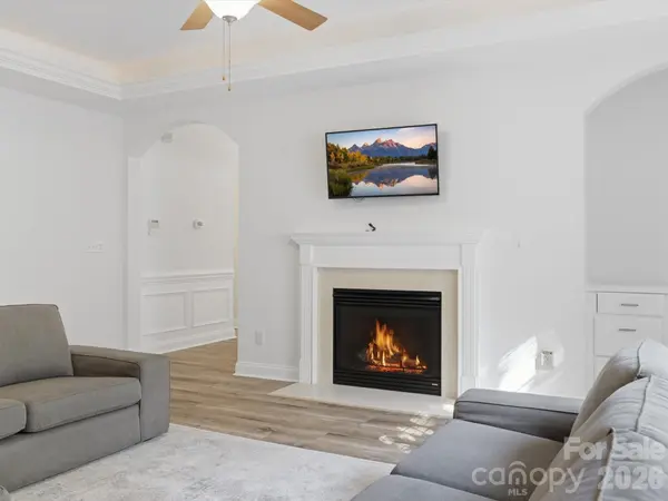 1022 Fleming LN, Matthews, NC 28104