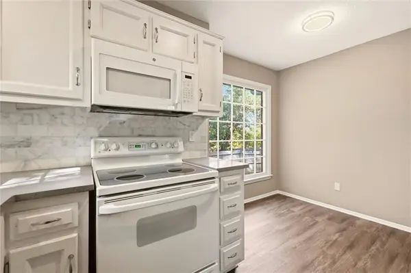 10752 Oakmont ST, Overland Park, KS 66210