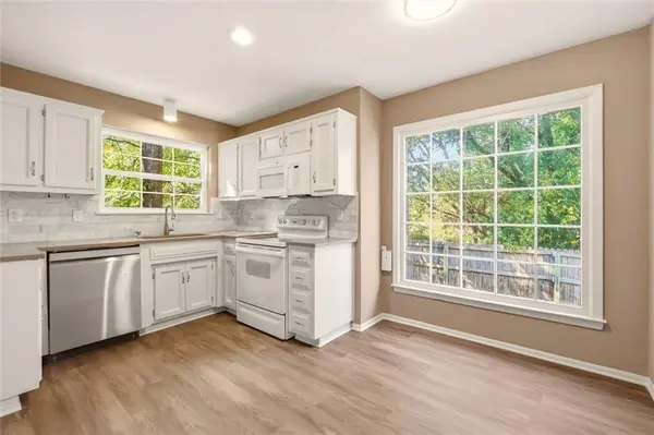 10752 Oakmont ST, Overland Park, KS 66210