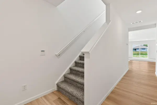 5128 Beechmont LN, New Haven, IN 46774