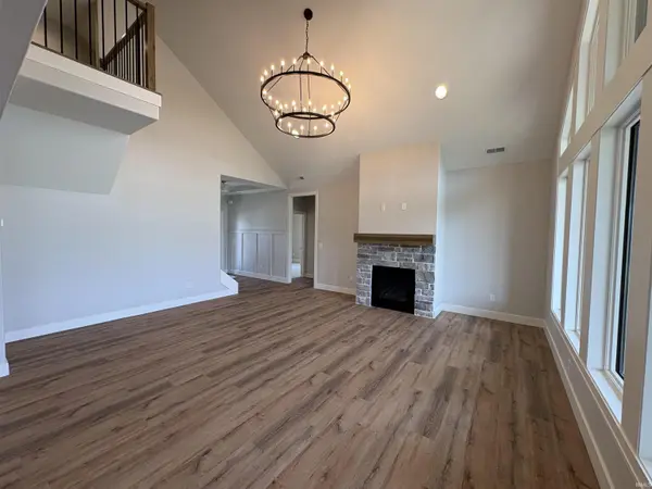 2220 Golfview DR, Auburn, IN 46706