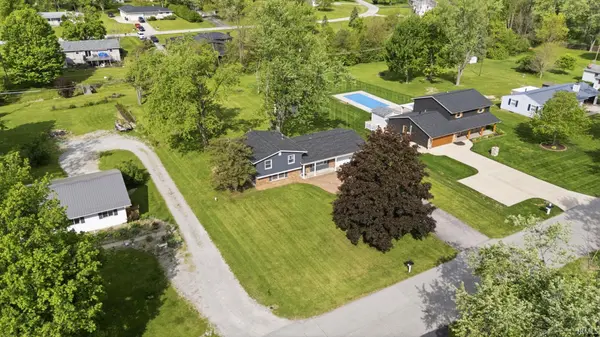 816 Blake DR, Fort Wayne, IN 46804-1012