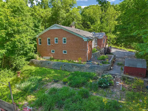 9 Elvernan DR, West Lafayette, IN 47906