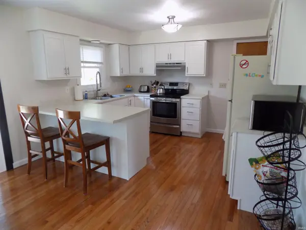 8666 Hanover DR, Newburgh, IN 47630