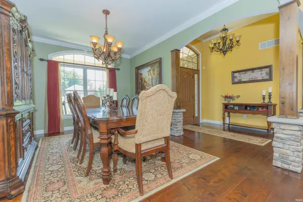 2575 Woodstone LN, Evansville, IN 47712