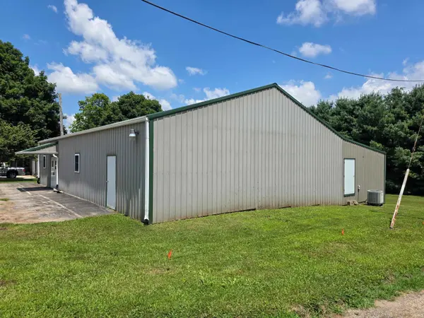 107 CR 70 E ***, Bloomfield, IN 47424