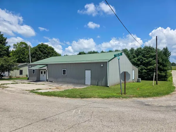 107 CR 70 E ***, Bloomfield, IN 47424