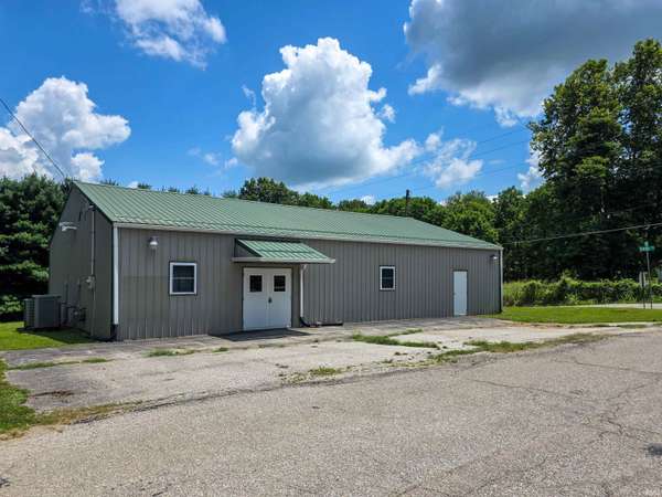 107 CR 70 E ***, Bloomfield, IN 47424