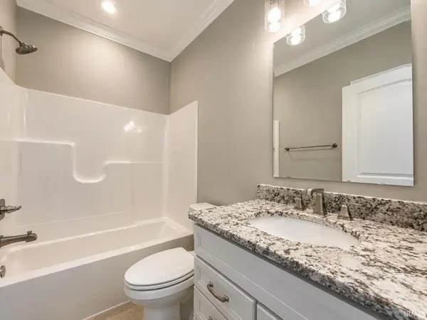 6957 Ironwood CIR, Newburgh, IN 47630