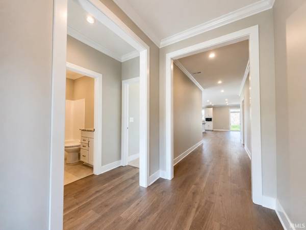6957 Ironwood CIR, Newburgh, IN 47630