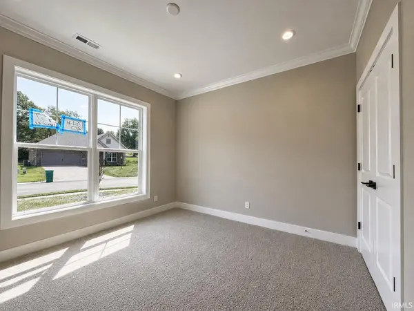 6957 Ironwood CIR, Newburgh, IN 47630