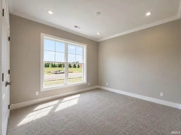 6957 Ironwood CIR, Newburgh, IN 47630