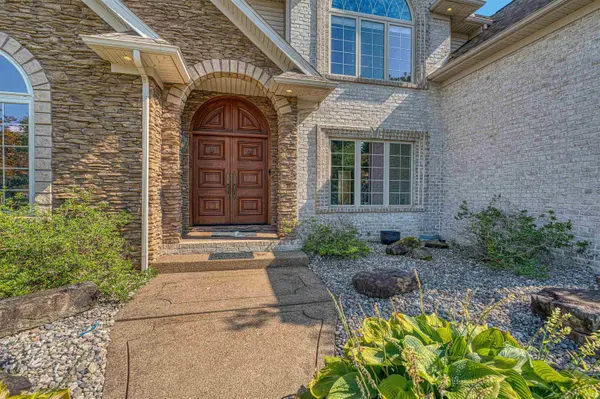 2500 Oak Bend PL, Newburgh, IN 47630