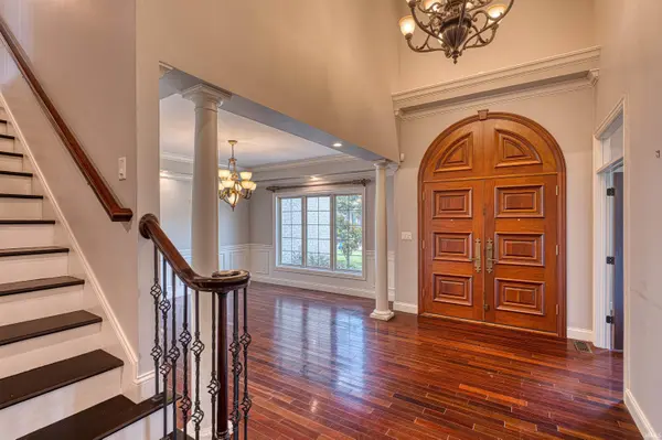 2500 Oak Bend PL, Newburgh, IN 47630
